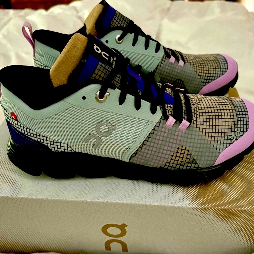 Authentic women’s Cloud X Shift